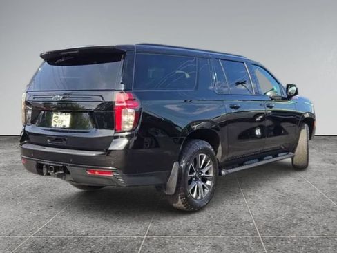 Used 2023 Chevrolet Suburban Z71 w/ Luxury Package AWD/4WD image 4