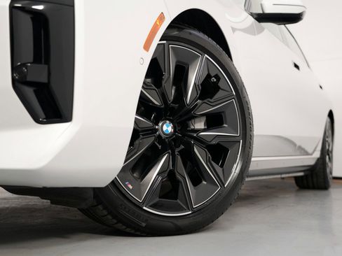 Used 2023 BMW i7 xDrive60 w/ Executive Package 2 image 73