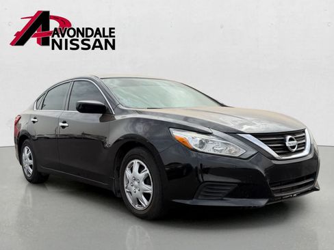 Used 2017 Nissan Altima 2.5 S w/ Power Driver Seat Package FWD image 4