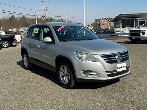 Used 2011 Volkswagen Tiguan S image 9