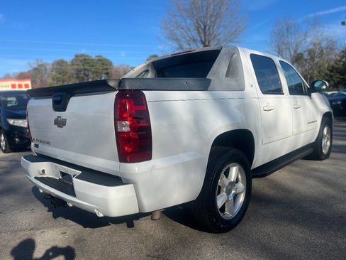 Used 2007 Chevrolet Avalanche LT w/ LT Preferred Equipment Group image 3