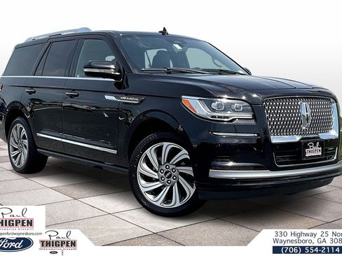 Used 2022 Lincoln Navigator Reserve image 1