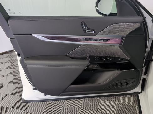 New 2026 BMW 740i image 21