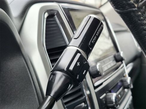 Used 2021 Nissan Titan SV w/ SV Convenience Package image 27