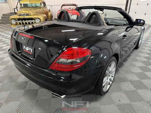 Used 2009 Mercedes-Benz SLK 300 image 14