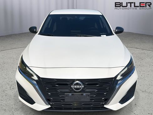 Used 2024 Nissan Altima 2.5 SV AWD/4WD image 9