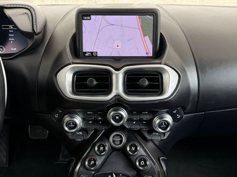 Used 2022 Aston Martin V8 Vantage Roadster image 14