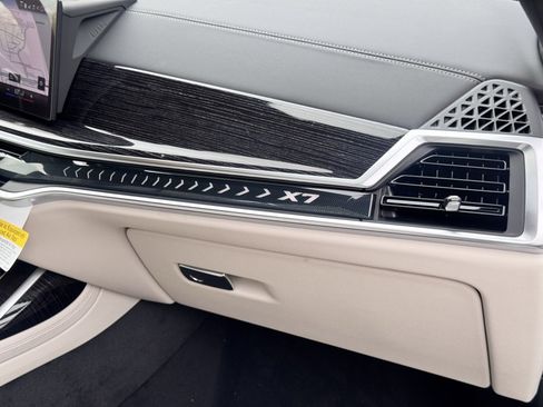 Used 2026 BMW X7 xDrive40i w/ Executive Package image 27