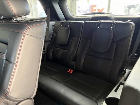 Used 2025 Ford Explorer ST-Line w/ ST-Line Street Pack image 27