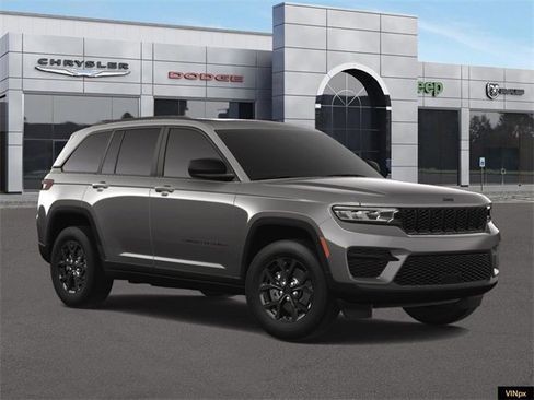 New 2025 Jeep Grand Cherokee Laredo image 11