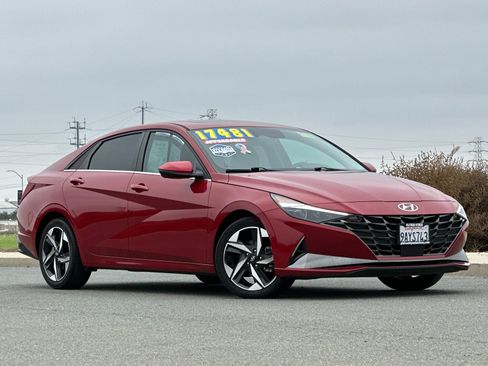 Used 2022 Hyundai Elantra Limited w/ Cargo Package image 2