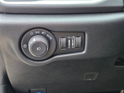 New 2026 Chrysler Pacifica Select image 13