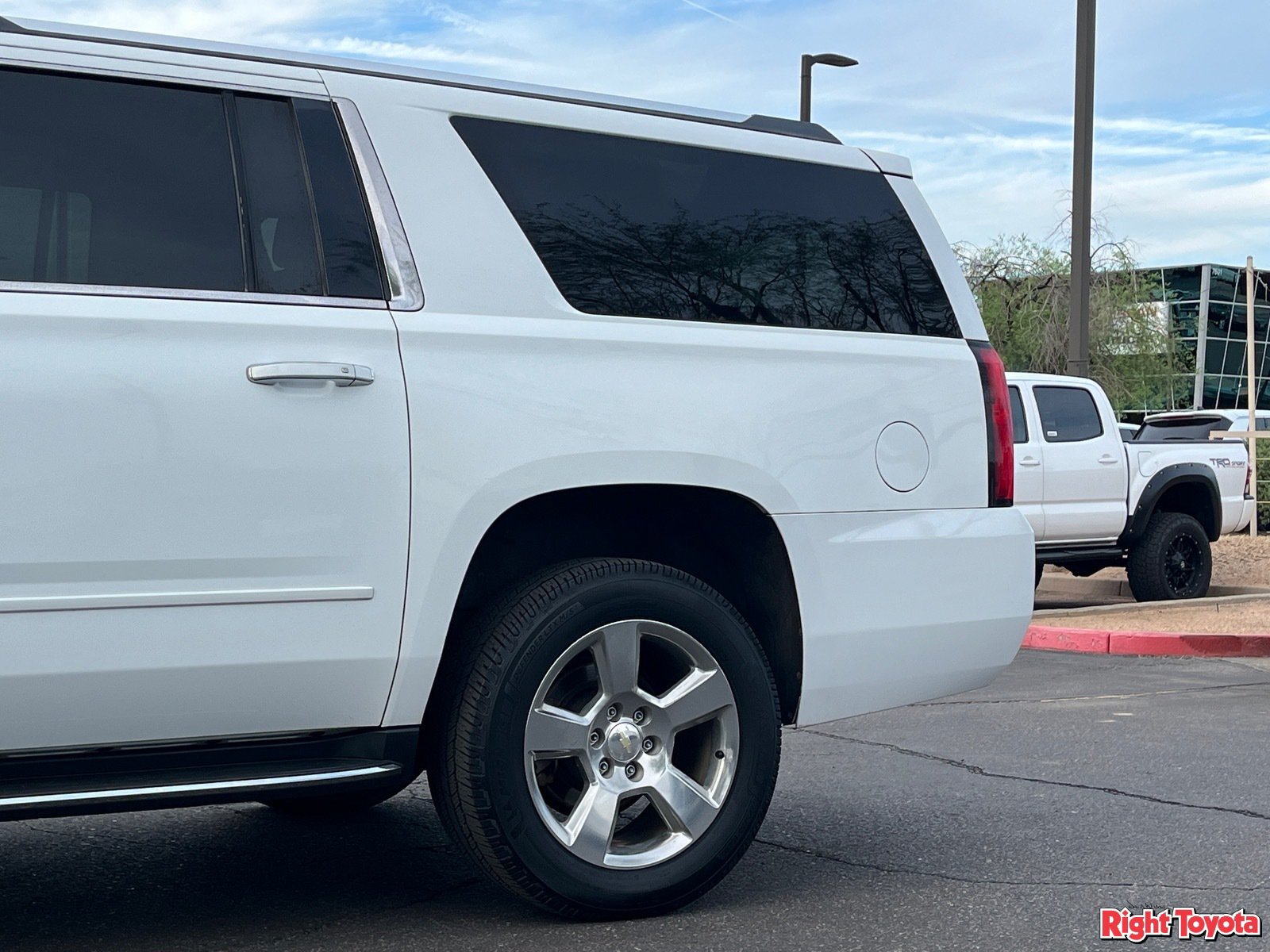 Used 2018 Chevrolet Suburban Premier RWD image 10