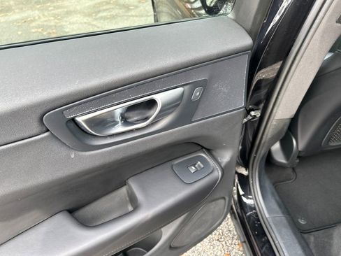 Used 2024 Volvo XC60 B5 Plus image 24