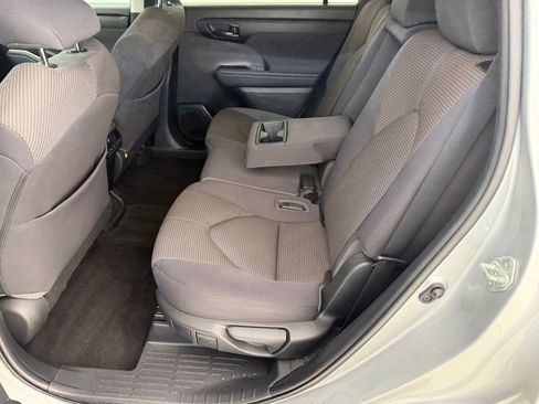 Used 2023 Toyota Highlander LE image 14