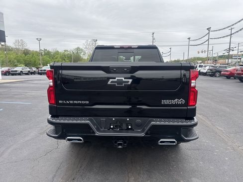 Used 2025 Chevrolet Silverado 1500 High Country w/ Technology Package AWD/4WD image 4