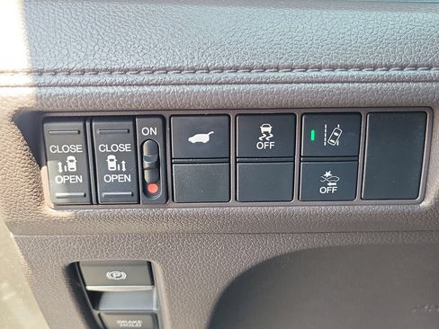 Used 2019 Honda Odyssey EX-L image 17