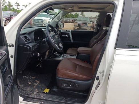 Used 2022 Toyota 4Runner Limited AWD/4WD image 6