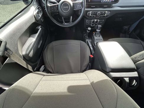 Used 2024 Jeep Gladiator Sport image 13