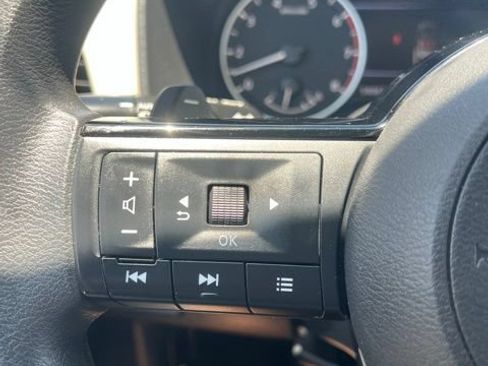 Used 2023 Nissan Rogue SV FWD image 12