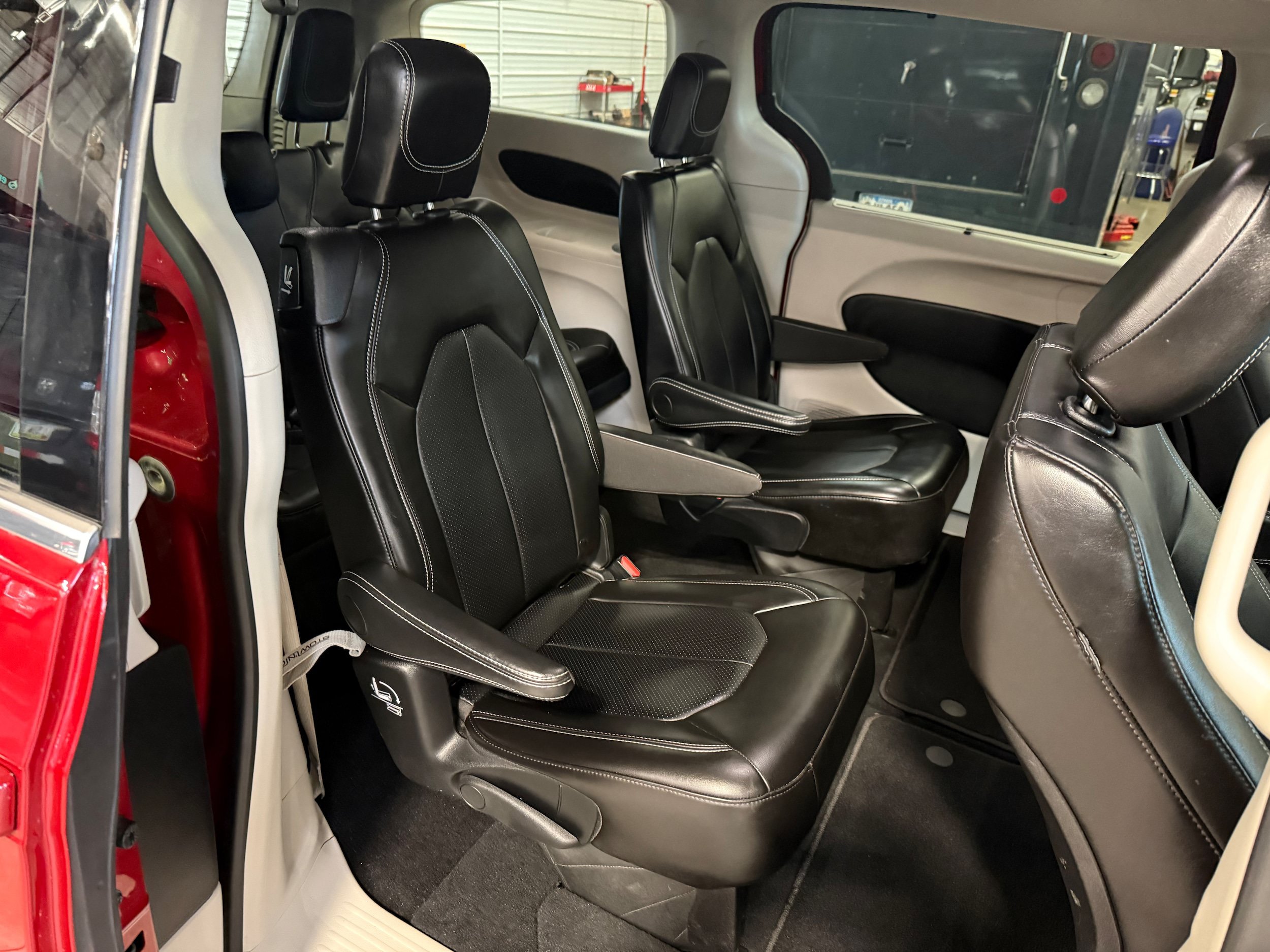 Certified 2024 Chrysler Pacifica Touring-L AWD/4WD image 10