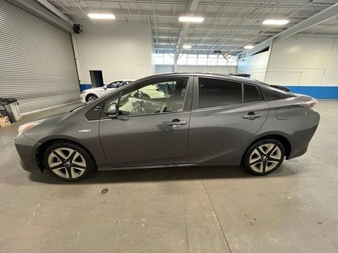Used 2016 Toyota Prius Three Touring FWD image 6