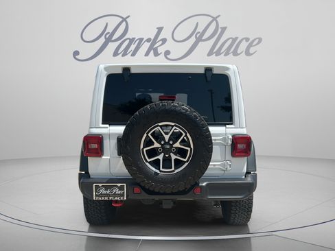 Used 2025 Jeep Wrangler Unlimited Rubicon w/ Convenience Group AWD/4WD image 4