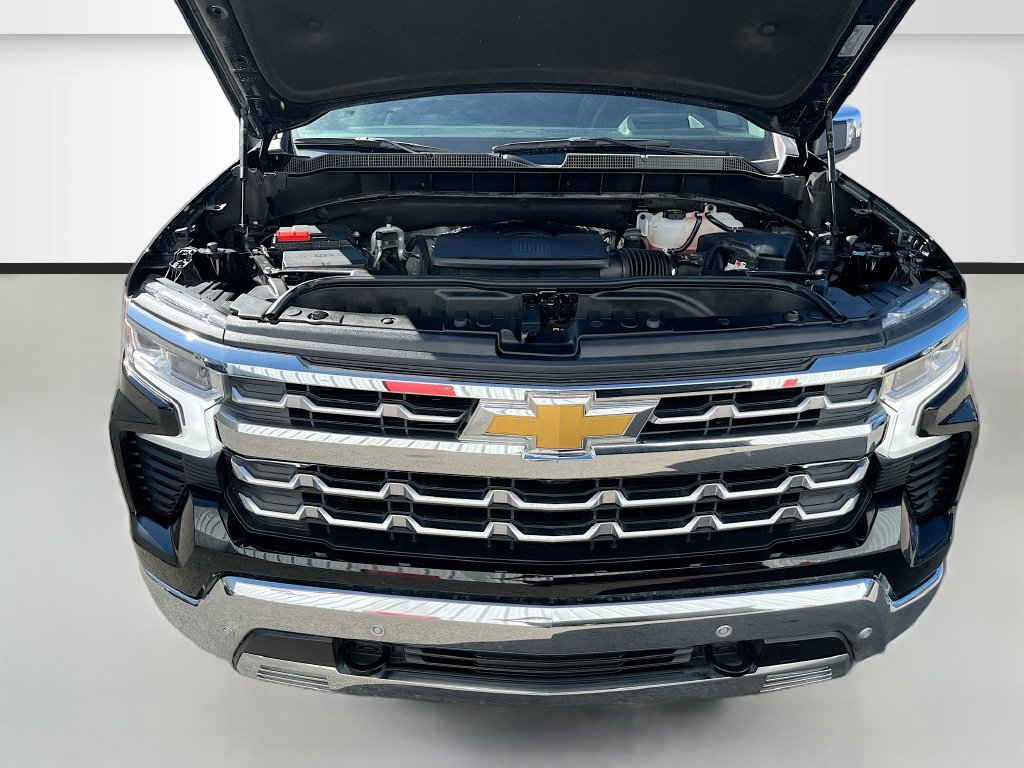 Used 2025 Chevrolet Silverado 1500 LTZ AWD/4WD image 32