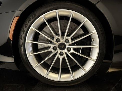 Used 2025 McLaren Artura RWD image 27