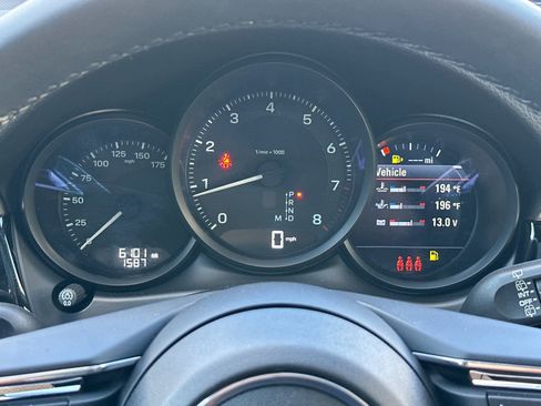 Certified 2025 Porsche Macan AWD/4WD image 28
