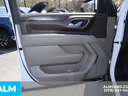 Used 2024 Chevrolet Suburban LT RWD image 11
