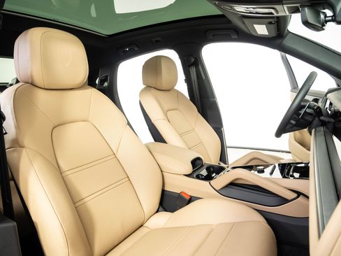 Certified 2026 Porsche Cayenne E-Hybrid Coupe AWD/4WD image 24