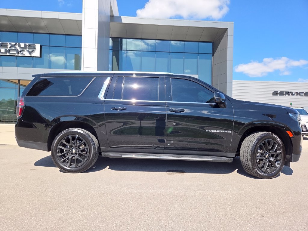 Used 2022 Chevrolet Suburban LT w/ Luxury Package AWD/4WD image 27