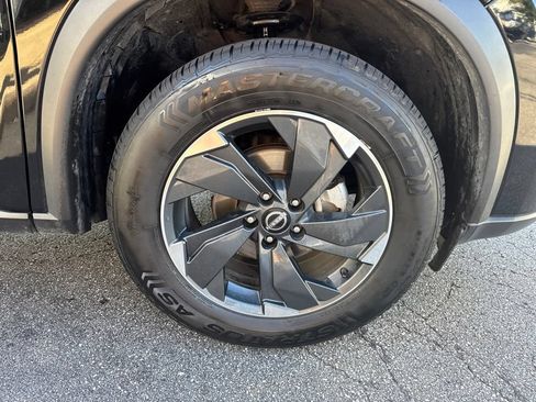 Used 2025 Nissan Rogue SV FWD image 50