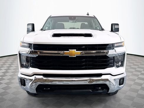 Used 2024 Chevrolet Silverado 2500 LT w/ Convenience Package AWD/4WD image 2