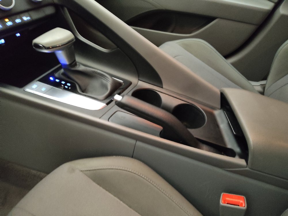 Used 2025 Hyundai Elantra SE FWD image 26