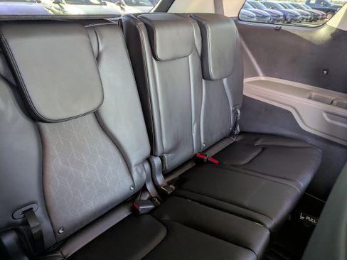 Certified 2025 Kia Carnival EX image 15