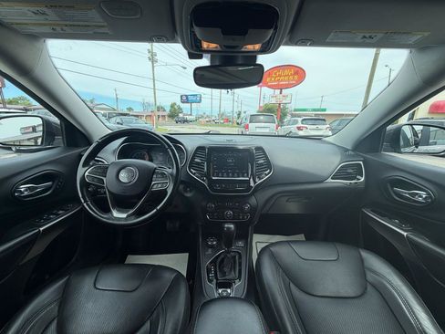 Used 2019 Jeep Cherokee Limited w/ Luxury Group AWD/4WD image 14