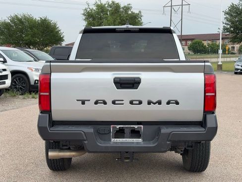 Used 2025 Toyota Tacoma SR image 5