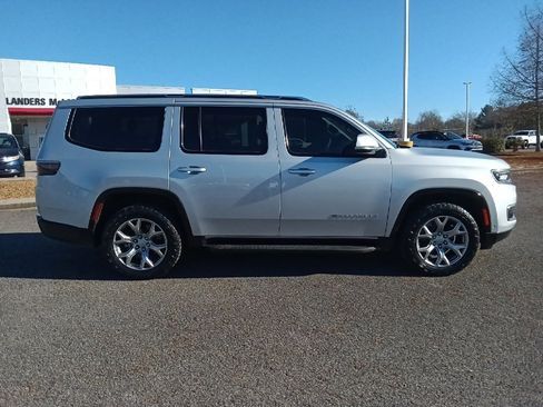 Used 2022 Jeep Wagoneer Series II image 2