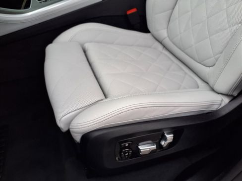 Used 2026 BMW X5 xDrive50e image 24