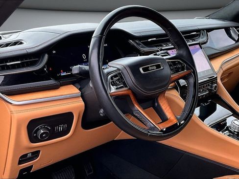 Used 2022 Jeep Grand Cherokee Summit image 16