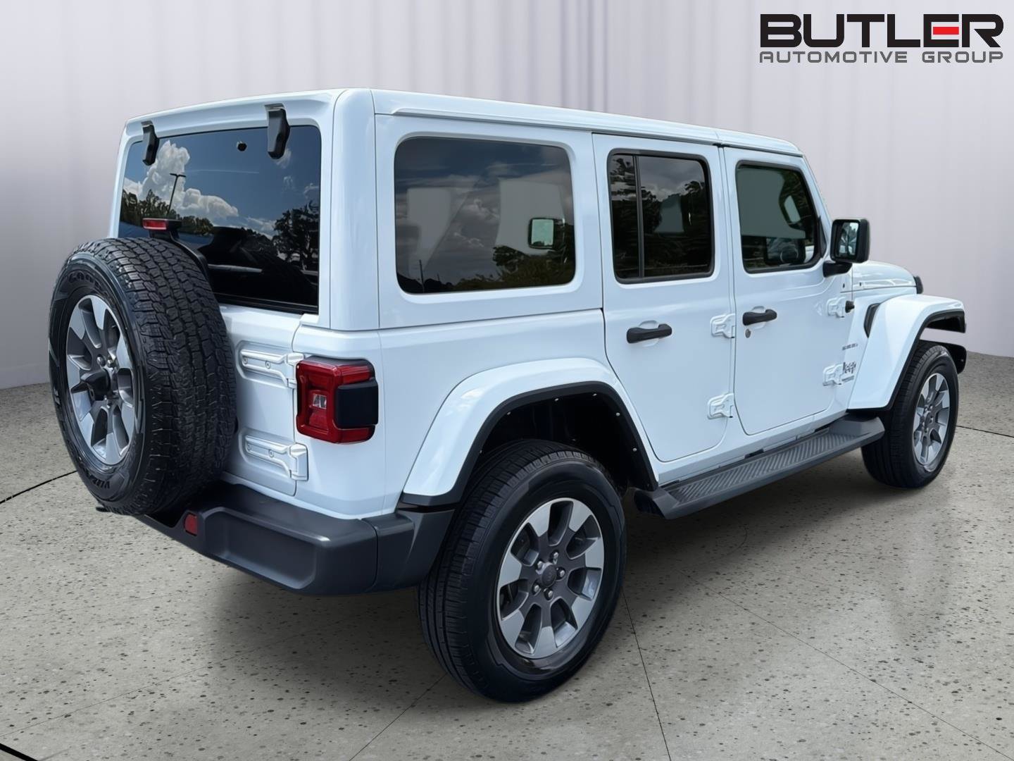 Used 2021 Jeep Wrangler Unlimited Sahara w/ Dual Top Group AWD/4WD image 6