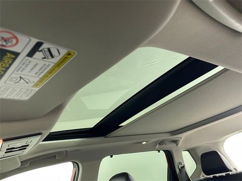 Used 2022 Nissan Rogue SL w/ SL Premium Package image 15