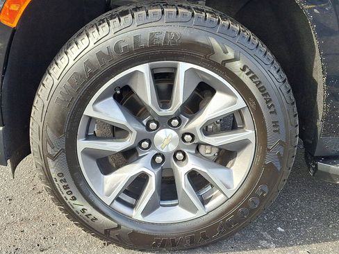 Used 2021 Chevrolet Tahoe LT w/ LT Signature Package image 9