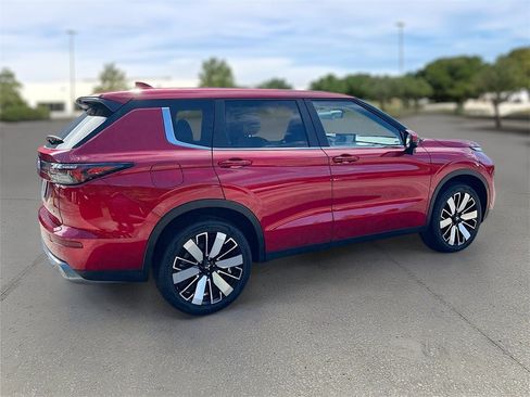 New 2025 Mitsubishi Outlander SE image 7