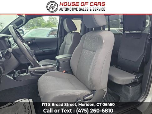 Used 2017 Toyota Tacoma TRD Sport image 40