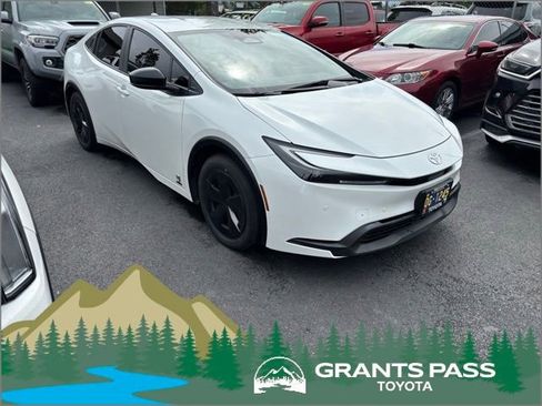 Used 2024 Toyota Prius LE AWD/4WD image 1