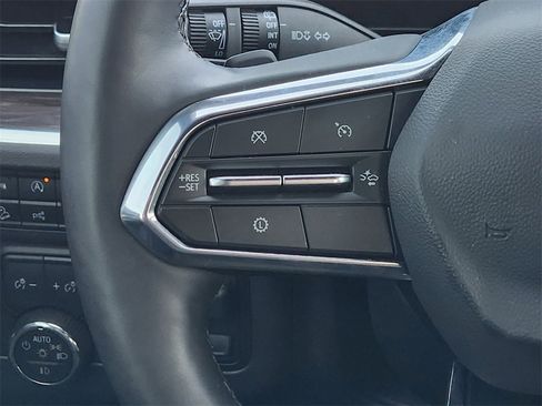 Certified 2025 Chevrolet Suburban Z71 w/ Z71 Off-Road Package image 27