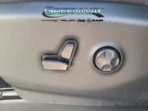 Used 2019 Chrysler Pacifica Limited image 20